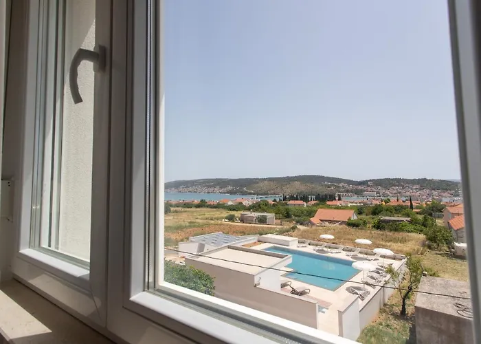 Hill * Trogir