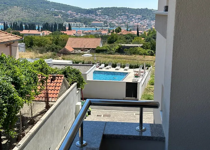 Hill * Trogir